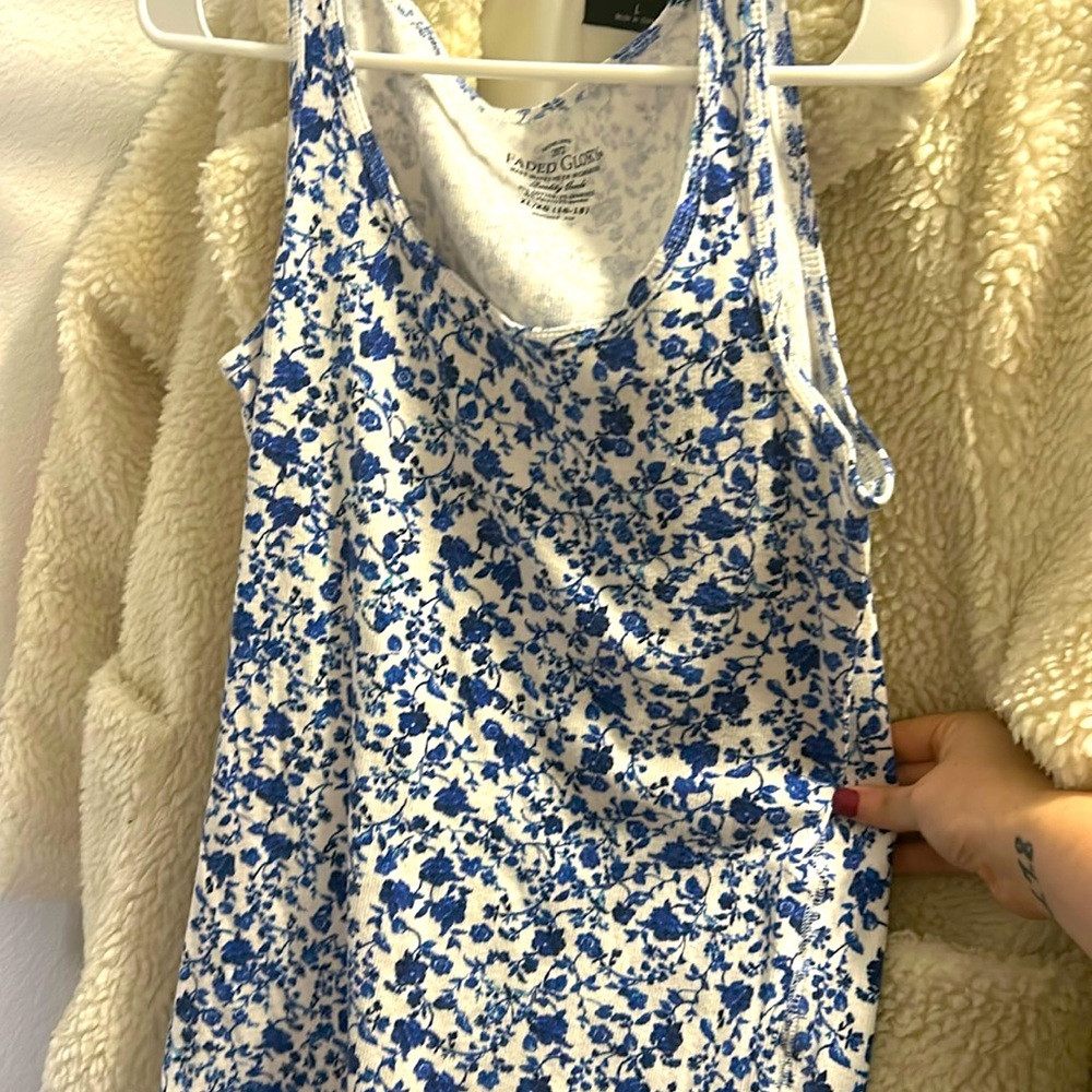Faded Glory Blue & White Floral Tanktop💙